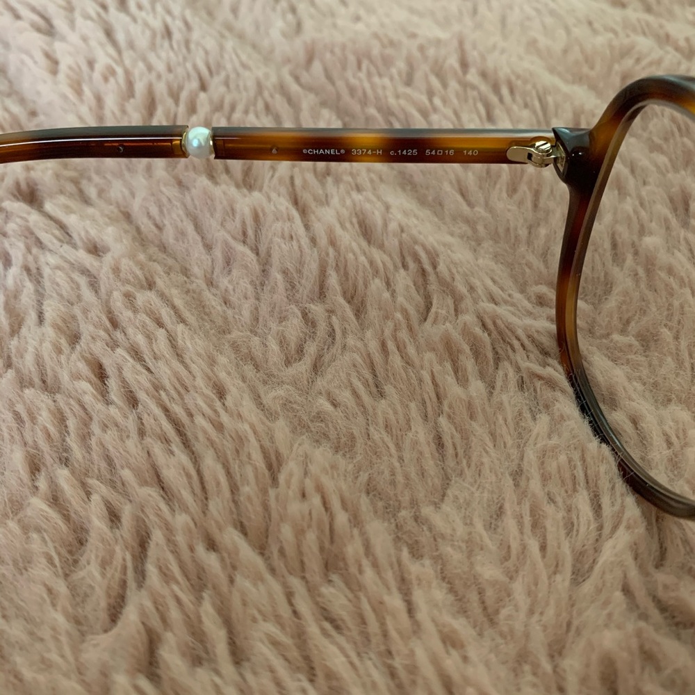 Authentic Pearl Chanel eyewear - Picture 3 of 3
